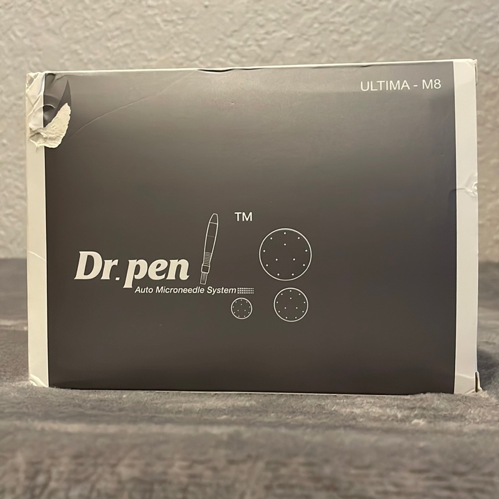 DR. Pen Ultima M8 Professional Microneedling Pen + 2 Cartridges